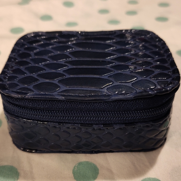 NWOT! Pill Container/Organizationer - Picture 2 of 9